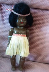 8''  FIJI BROWN PLASTIC JOINTED  MOHAIR WIG, GRASS SKIRT ISLAND DOLL